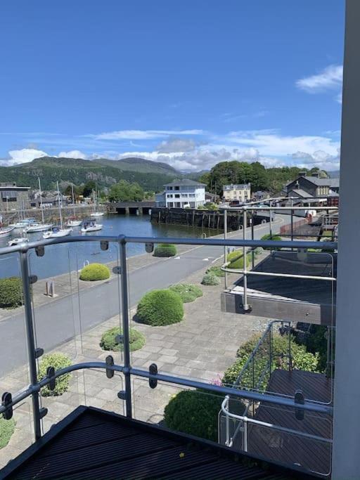 Harbour Haven: Spectacular Views Appartement Porthmadog Buitenkant foto