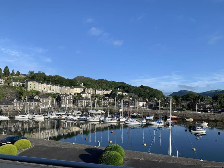 Harbour Haven: Spectacular Views Appartement Porthmadog Buitenkant foto
