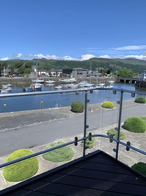 Harbour Haven: Spectacular Views Appartement Porthmadog Buitenkant foto