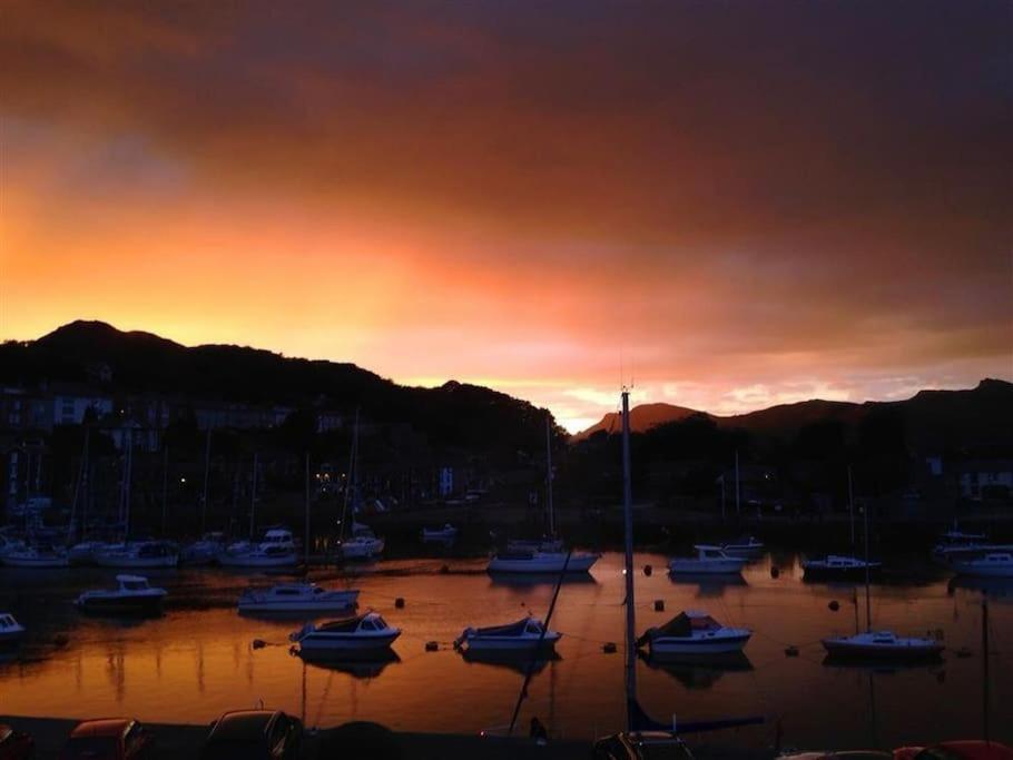 Harbour Haven: Spectacular Views Appartement Porthmadog Buitenkant foto
